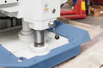 UVM50 Elevator Ram Type Knee Milling Machine